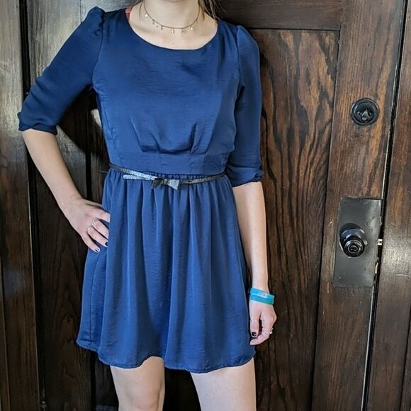Silky blue dress with belt - Picture 1 of 3
